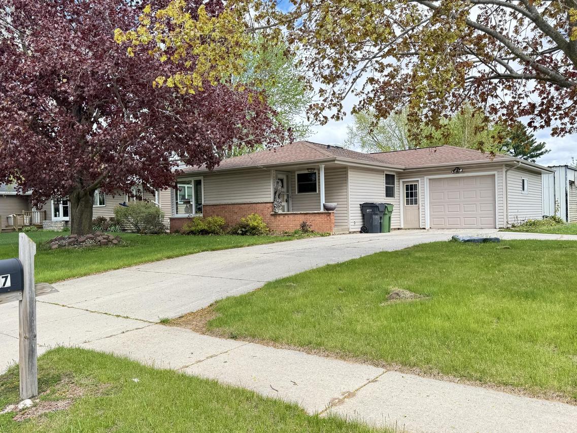 547 E Church St, Mishicot, WI 54228