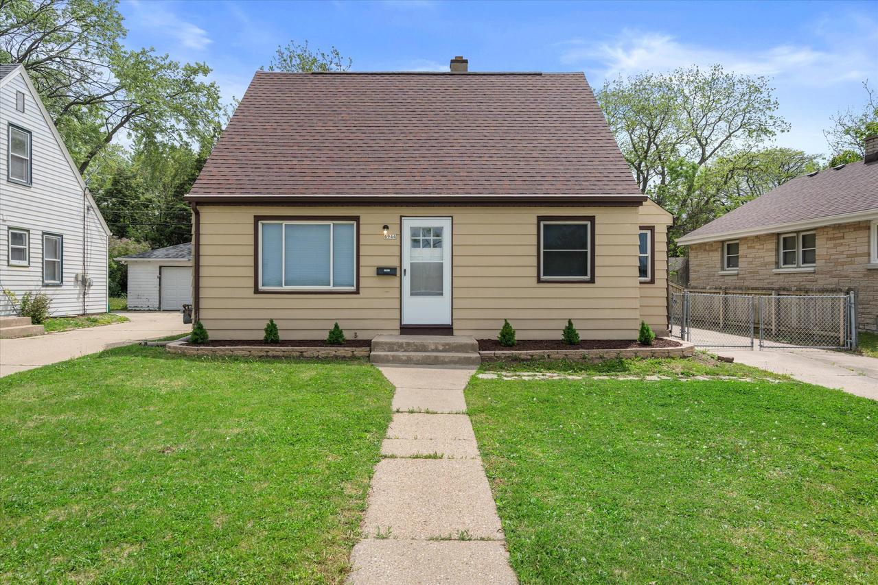 4944 N 91st St, Milwaukee, WI 53225