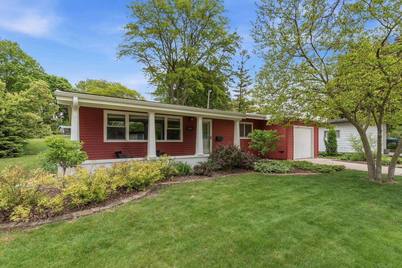 5633 Bentwood Ln, Greendale, WI 53129