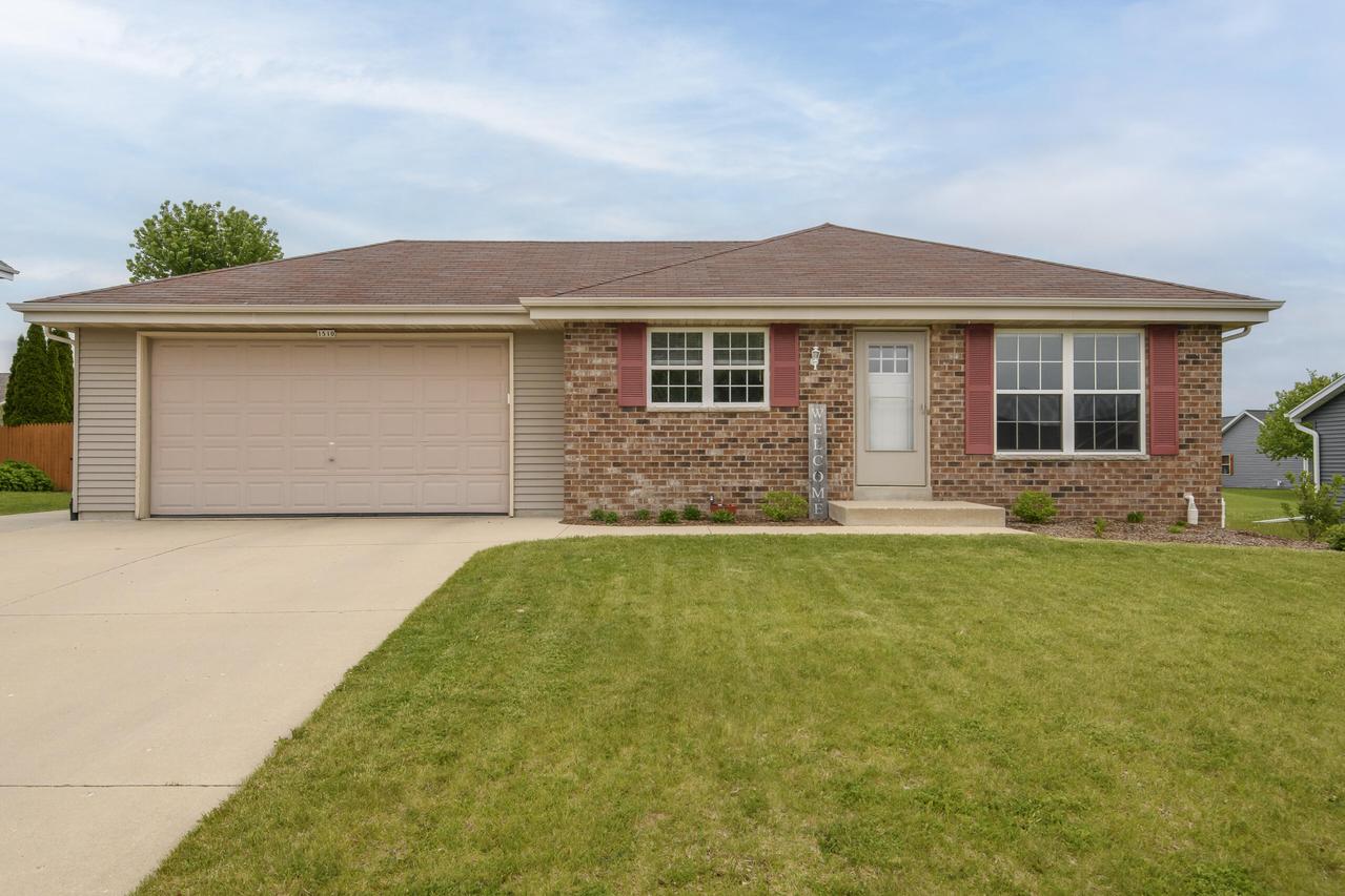 1510 Redtail Dr, Hartford, WI 53027