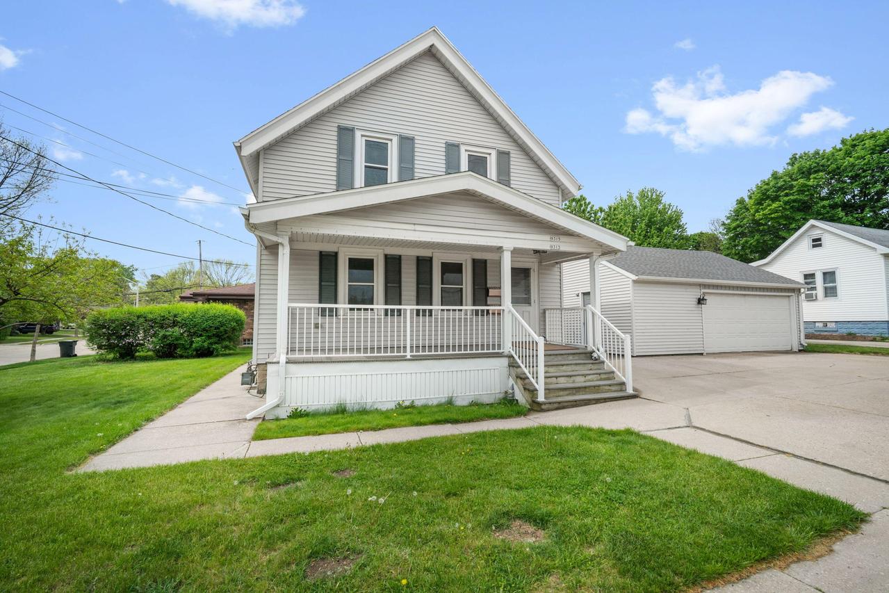 9313 W Hayes Ave, West Allis, WI 53227