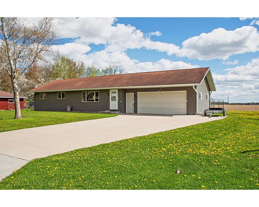 203 W Linden St, Abbotsford, WI 54405