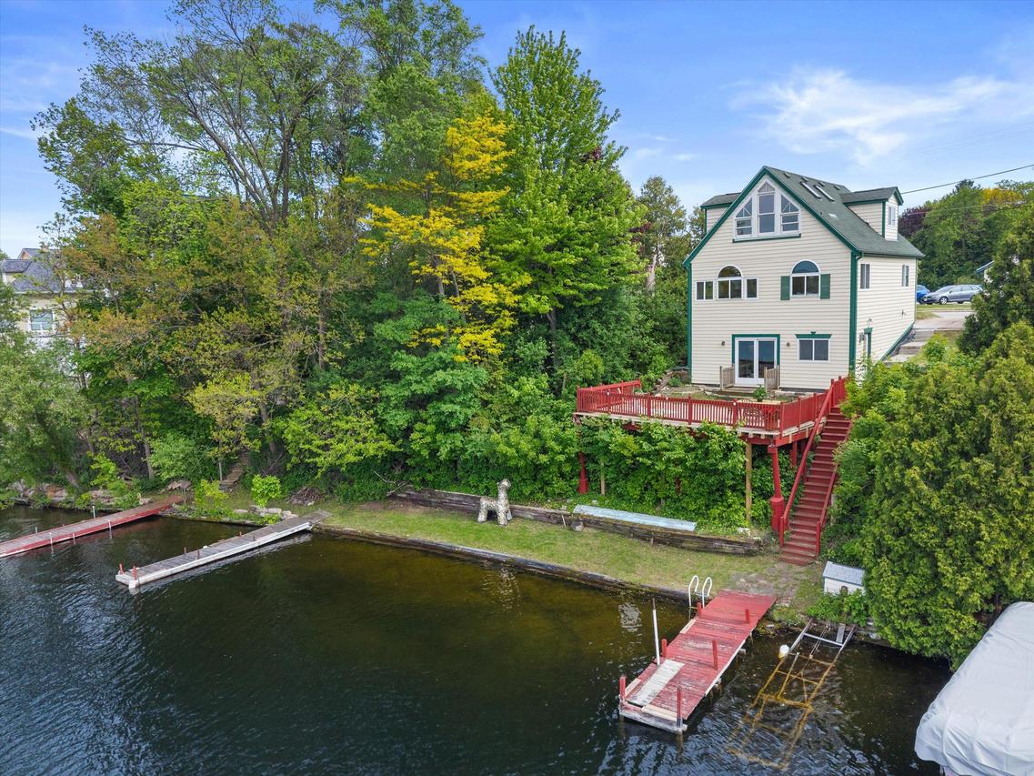 N50W35096 Wisconsin Ave, Oconomowoc, WI 53069