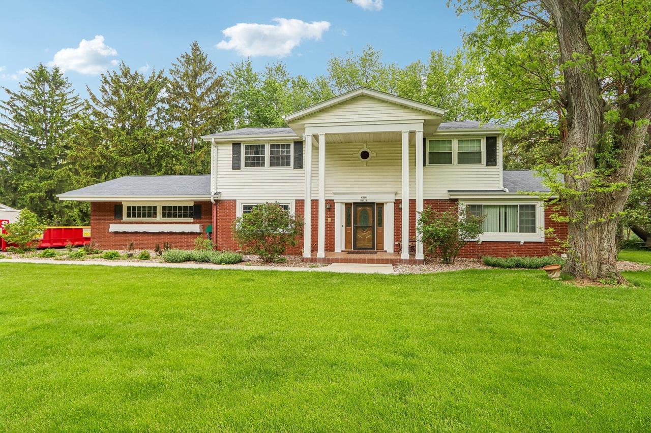 W326N6575 Sylvian Dr, Merton, WI 53029