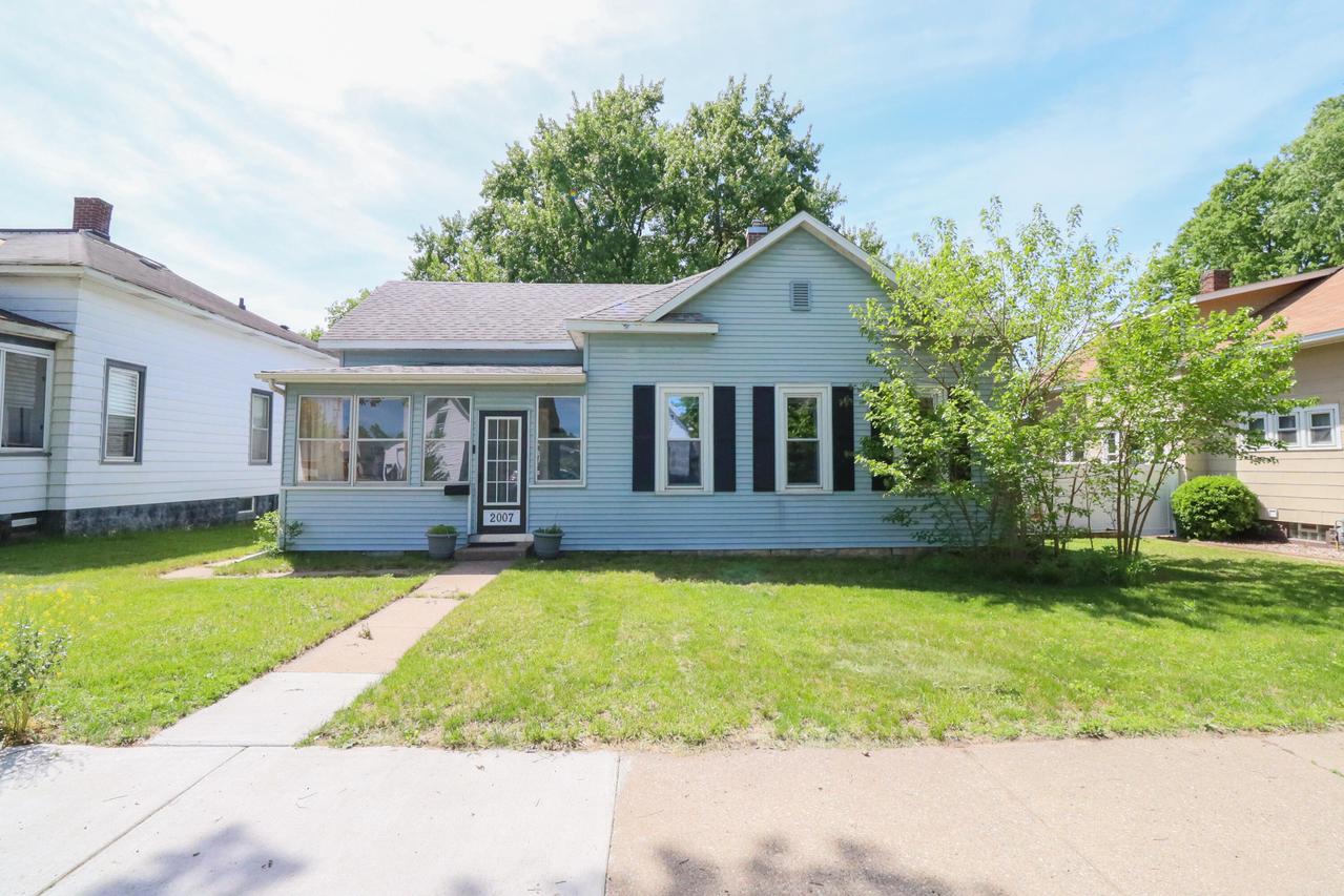 2007 Kane St, La Crosse, WI 54603