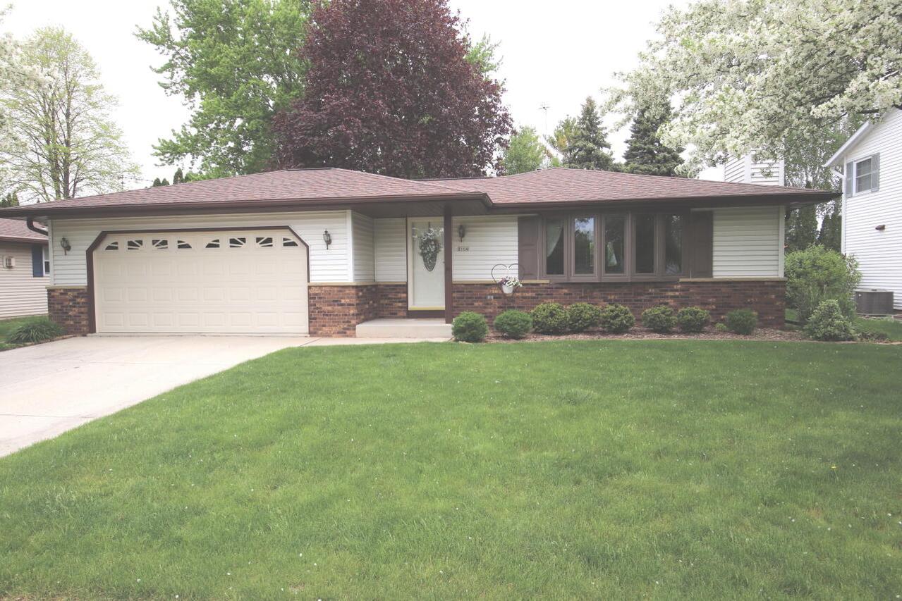2104 Camelot Blvd, Sheboygan, WI 53081