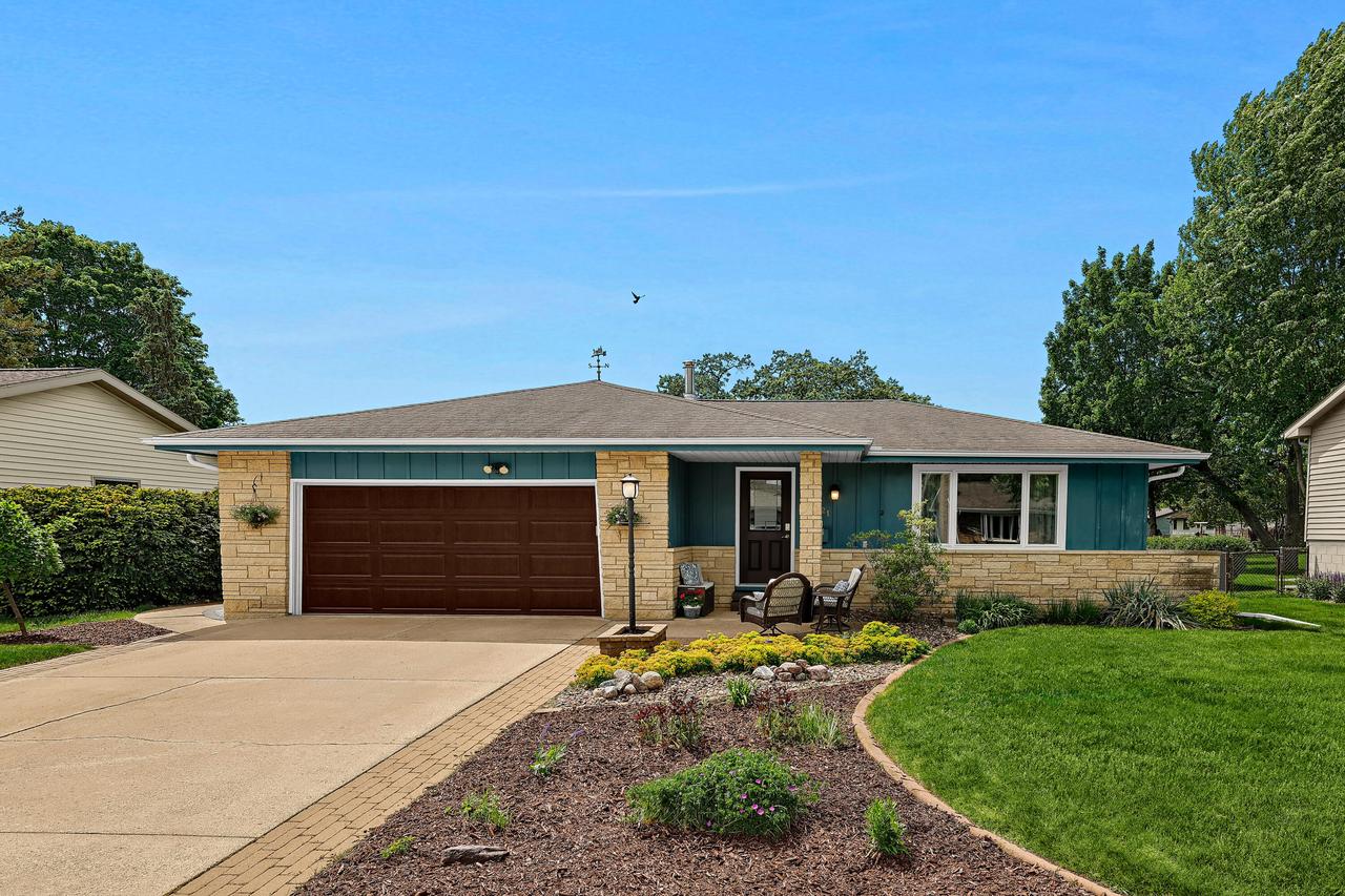 521 8th Ave, Onalaska, WI 54650
