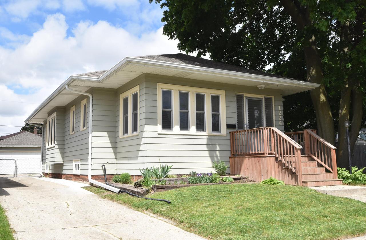1224 West Lawn Ave, Racine, WI 53405