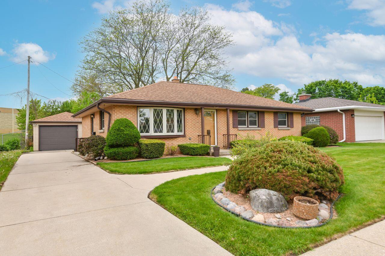 1631 W Bottsford Ave, Milwaukee, WI 53221
