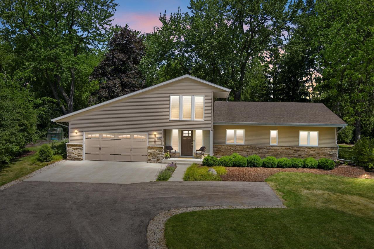 8414 W Poplar Dr, Mequon, WI 53097