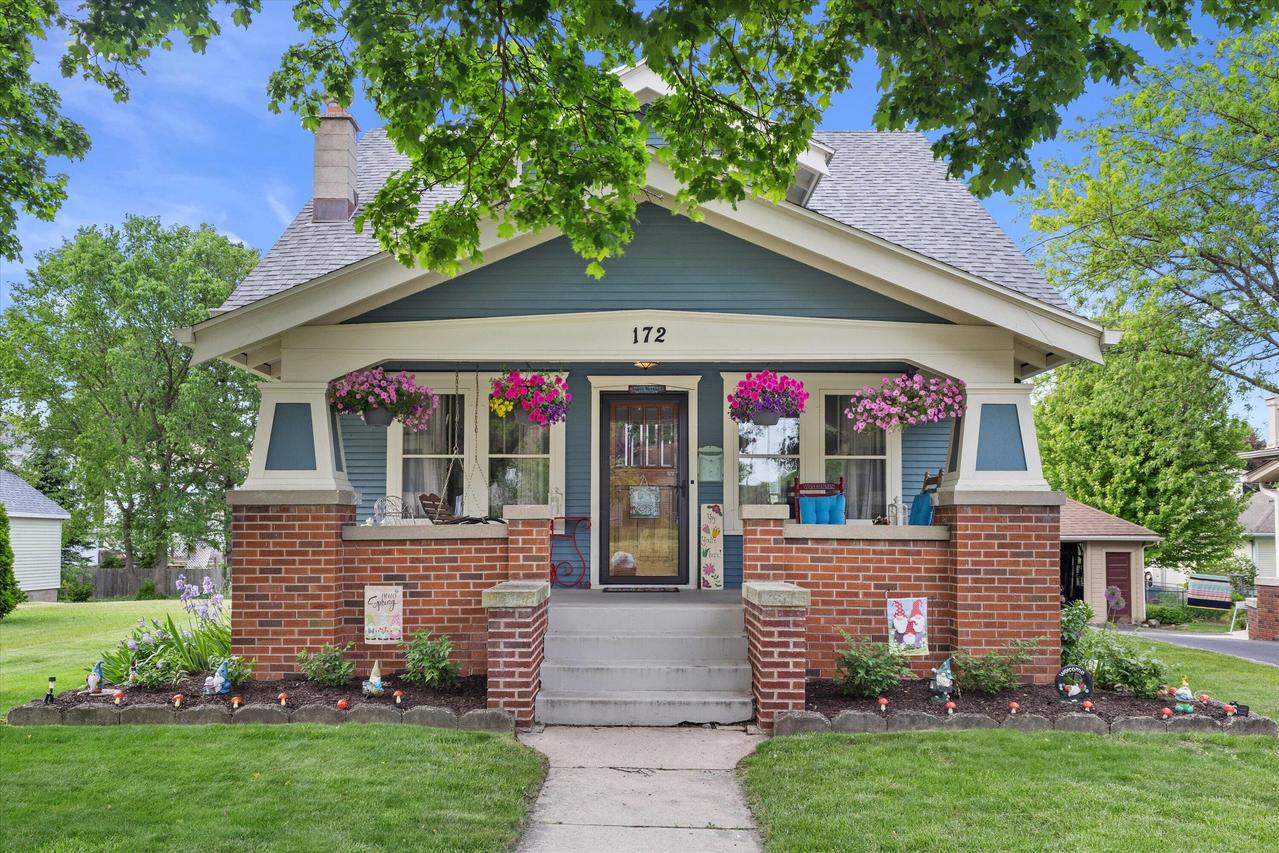 172 W Highland Ave, Burlington, WI 53105