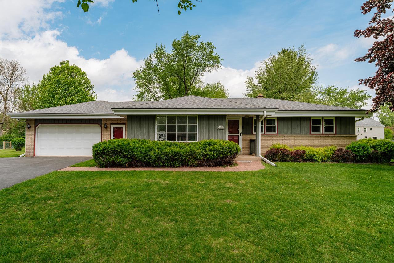 S76W14888 Velva Dr, Muskego, WI 53150
