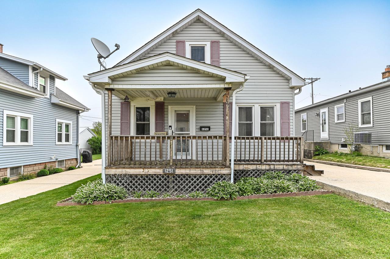 1251 Illinois St, Racine, WI 53405