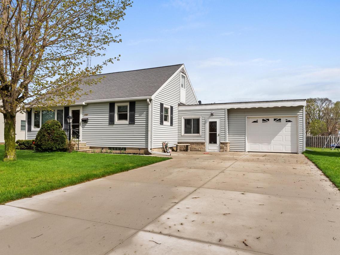 2332 37th St, Two Rivers, WI 54241