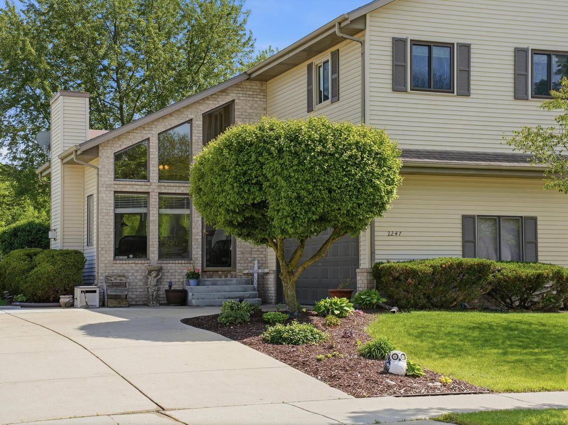 2247 Patrick Ln, Waukesha, WI 53188