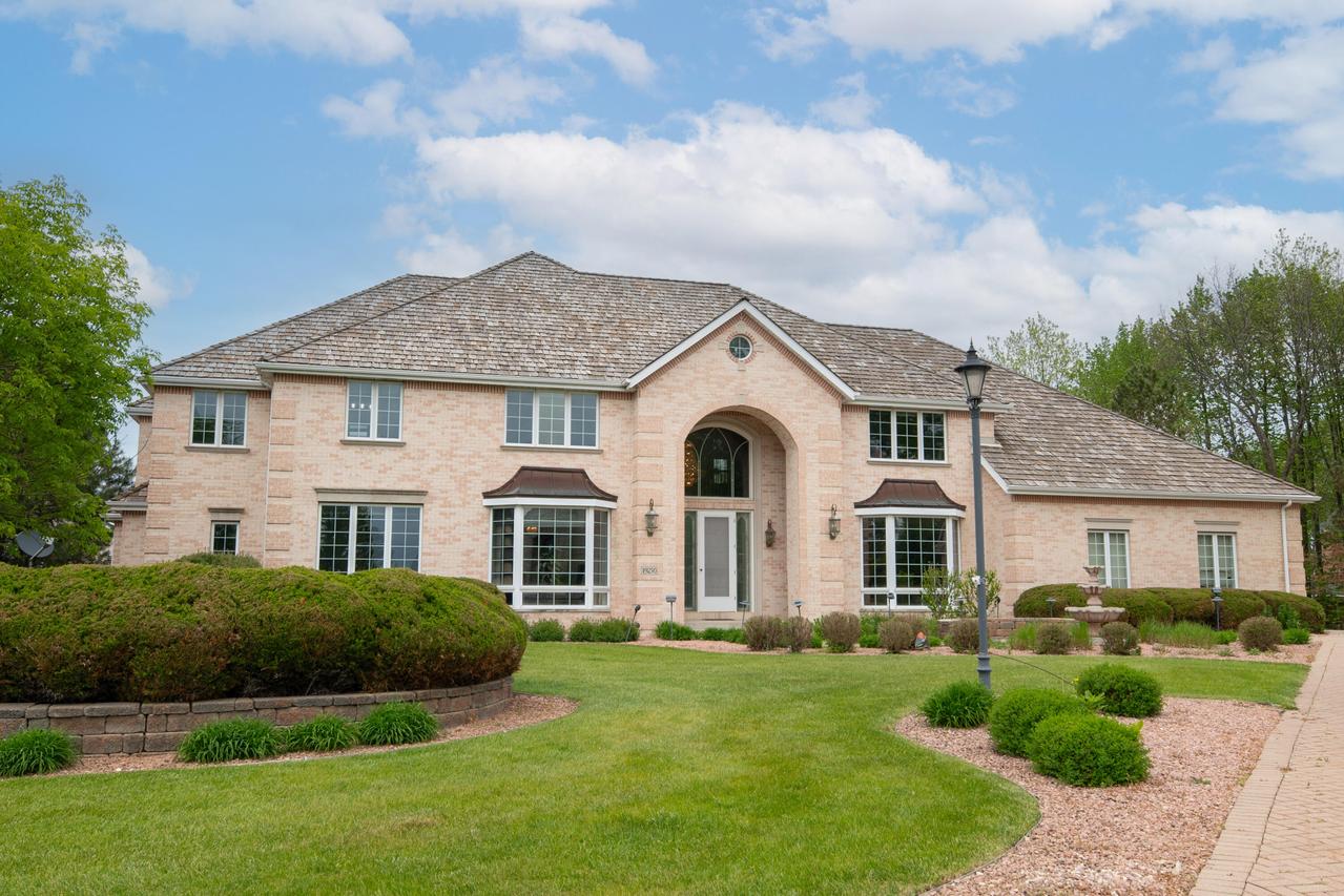 19250 Hayden Ct, Brookfield, WI 53045