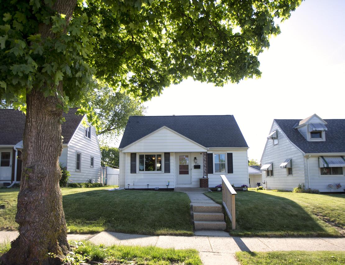 2561 S 70th St, Milwaukee, WI 53219