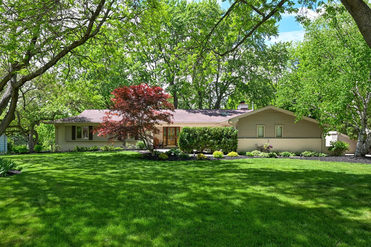 1085 Longwood Ave, Elm Grove, WI 53122