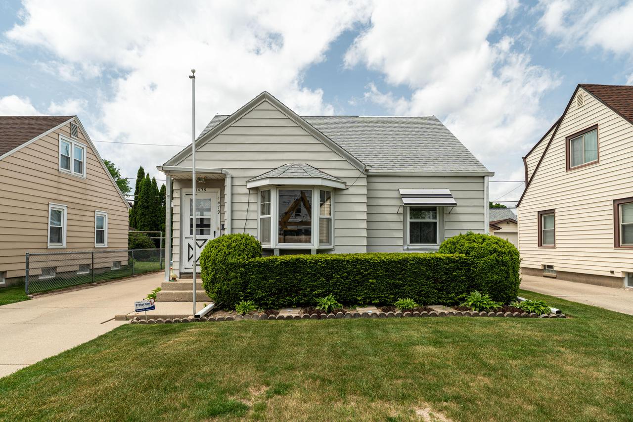 1479 S 93rd St, West Allis, WI 53214