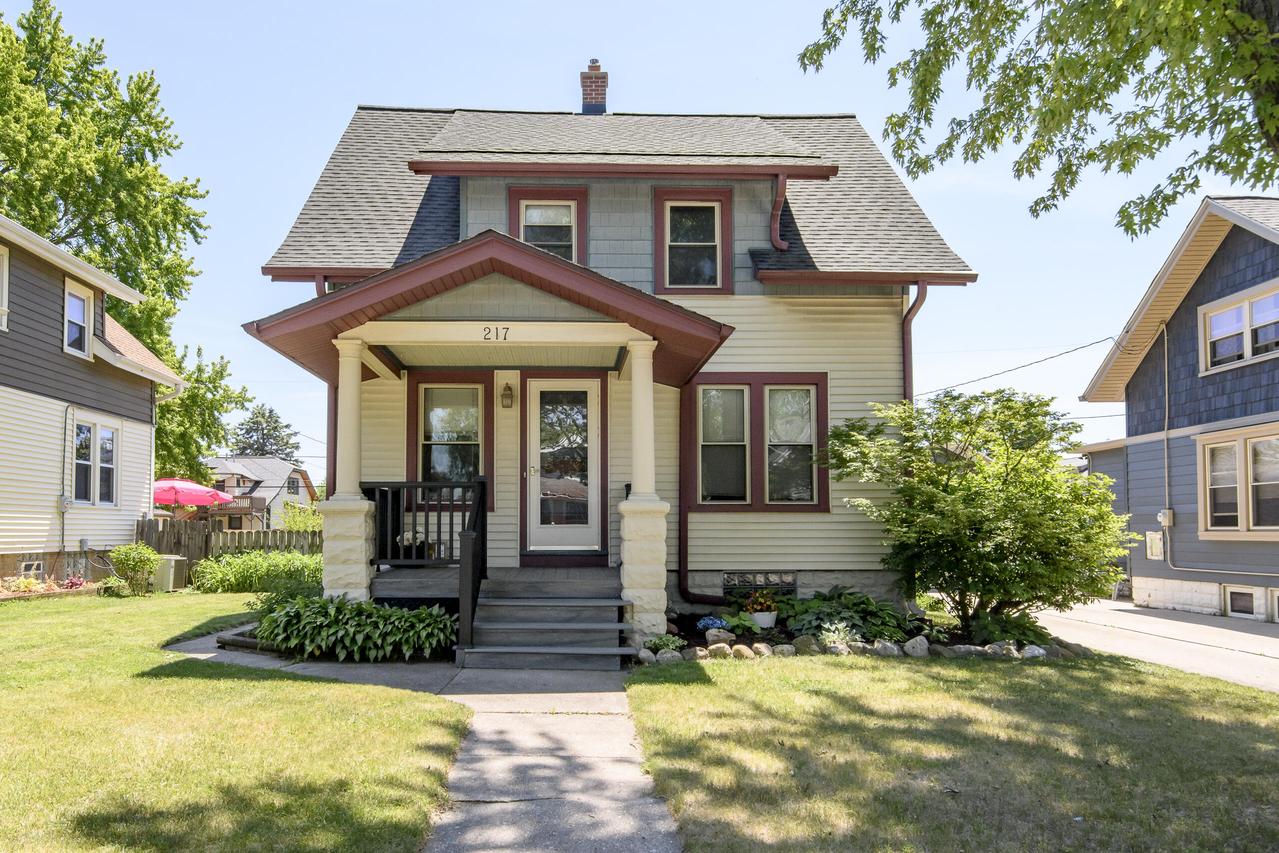 217 Harrison Ave, Waukesha, WI 53186