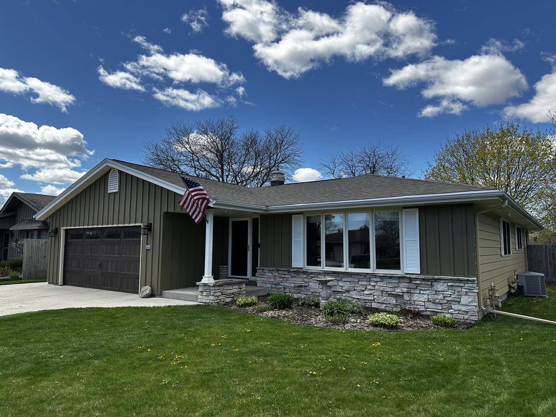2424 W Mark Dr, Sheboygan, WI 53083