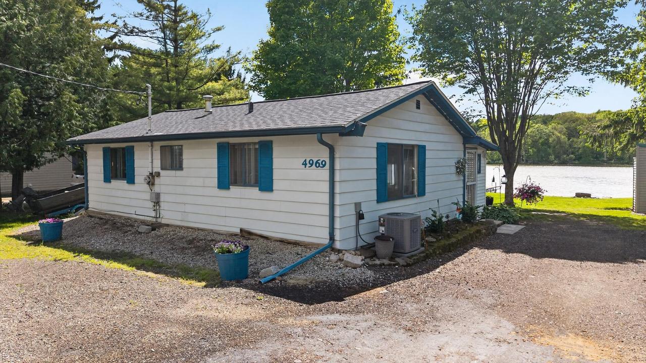 N4969 Spearhead Trl, Hubbard, WI 53039