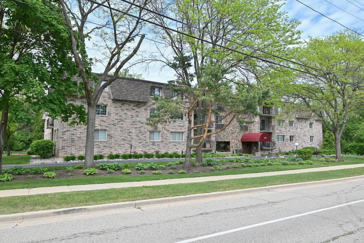 1730 W Green Tree Rd #104, Glendale, WI 53209