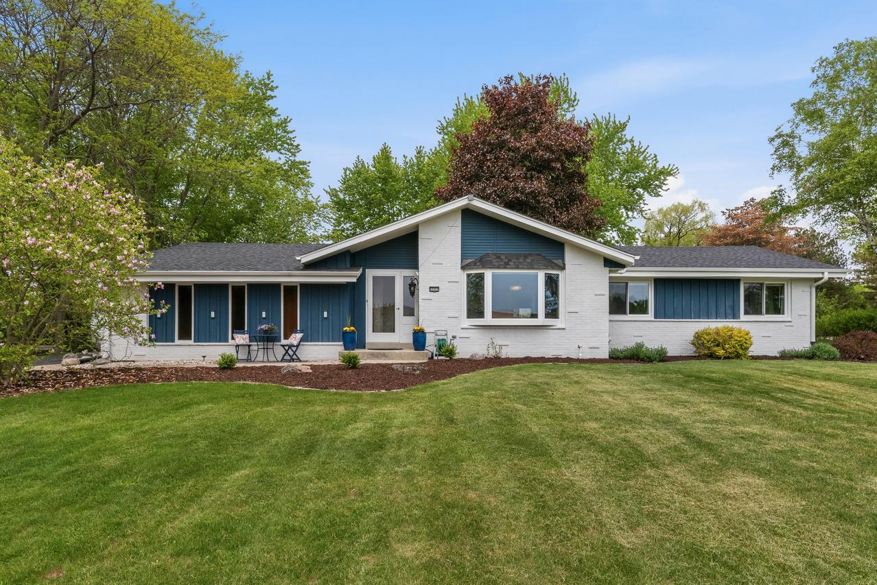 11311 N St James Ln, Mequon, WI 53092