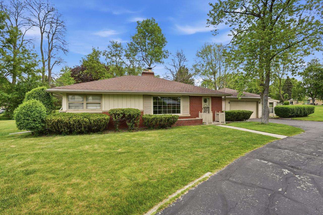 14250 Ivy Ln, Brookfield, WI 53005