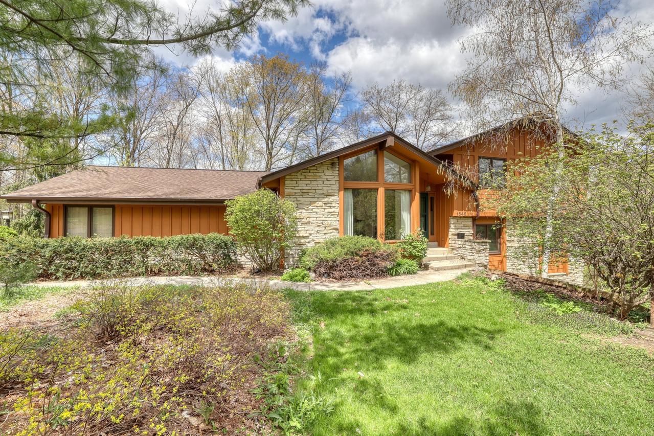 1545 Constitution Dr, Brookfield, WI 53045
