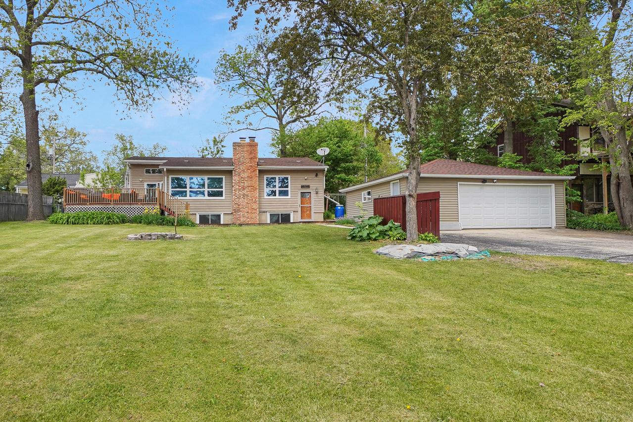 528 Wahl Ave, Mukwonago, WI 53149