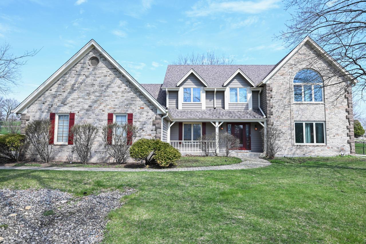 15800 Brook Ln, Brookfield, WI 53005