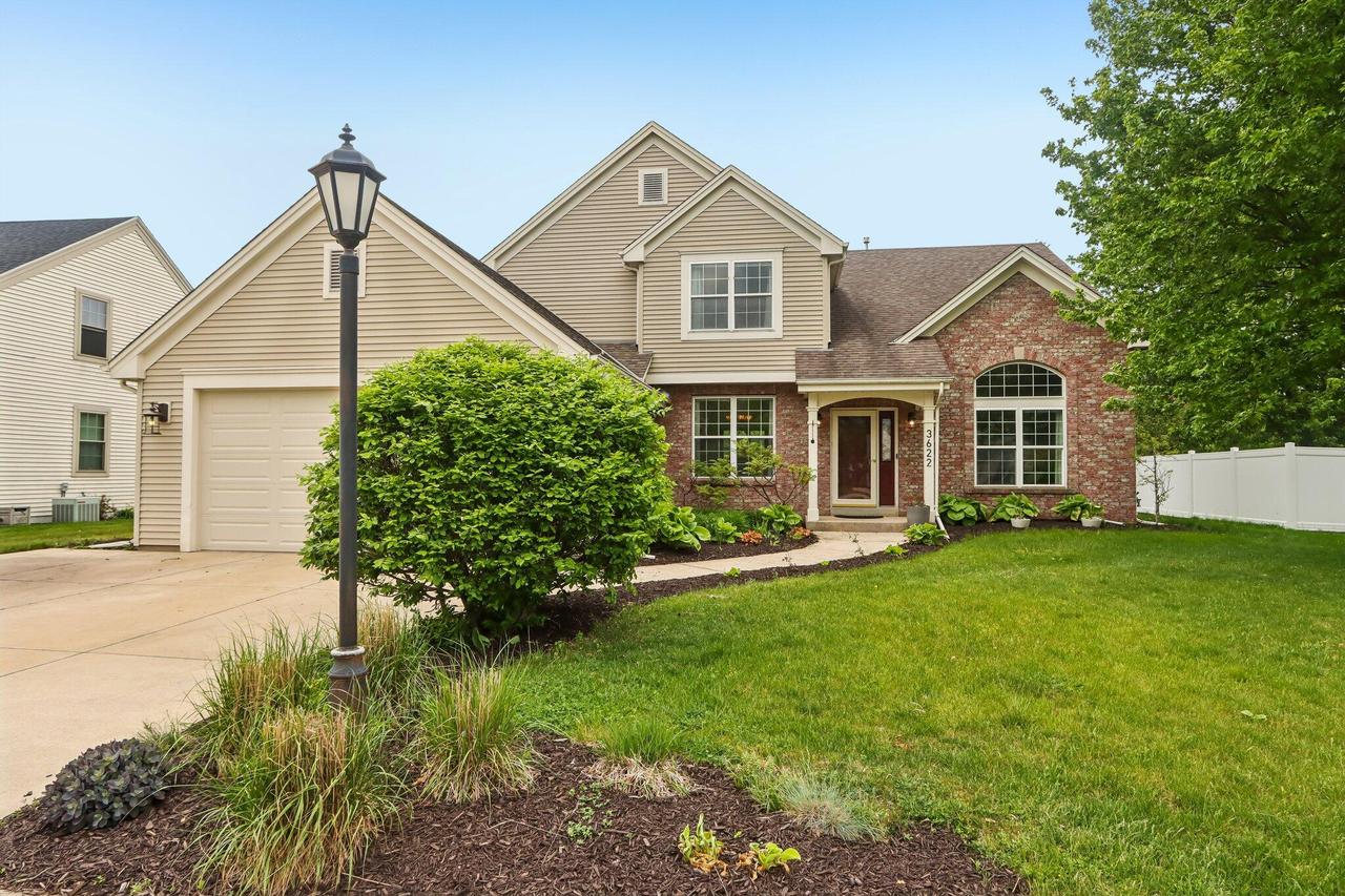 3622 Applewood Dr, Waukesha, WI 53189