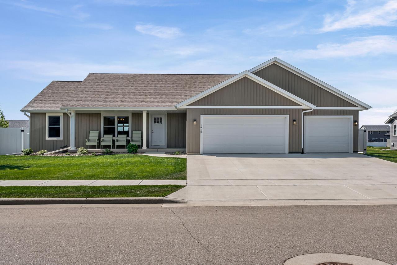 1610 Fox Glove St, Holmen, WI 54636