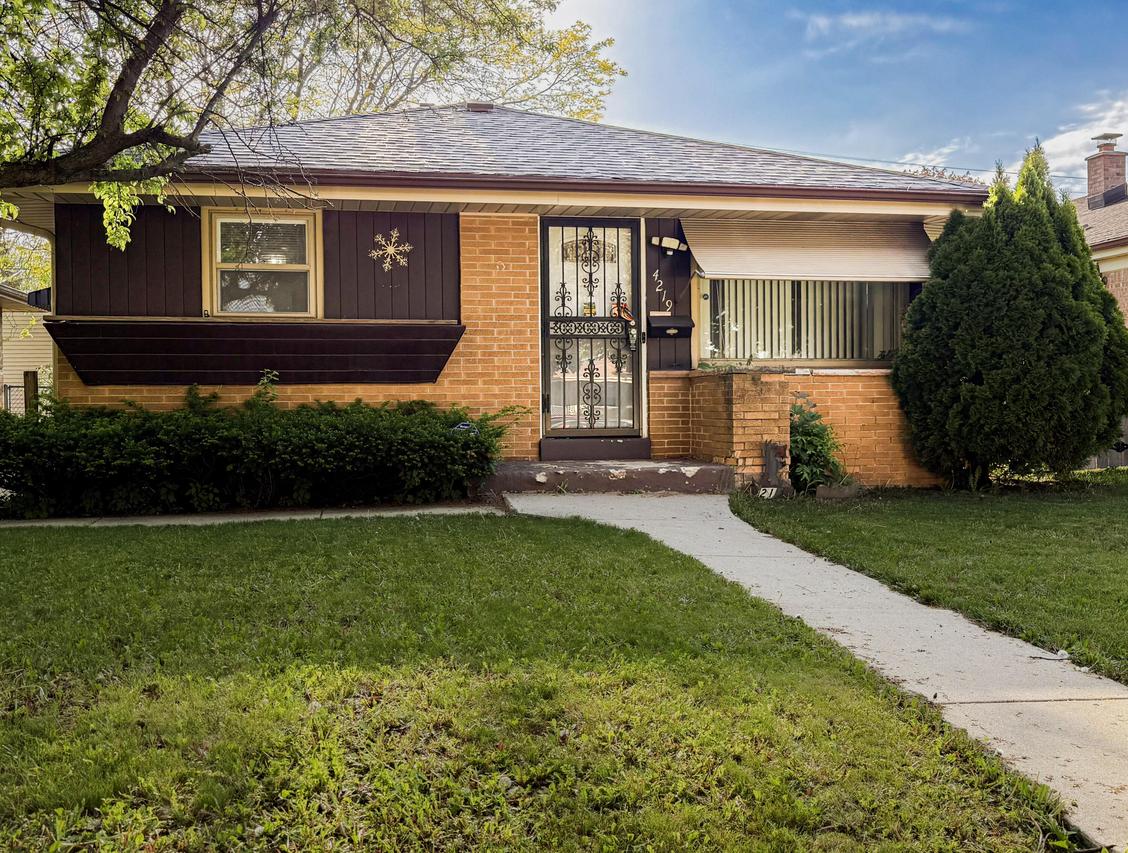 4219 N 72nd St, Milwaukee, WI 53216