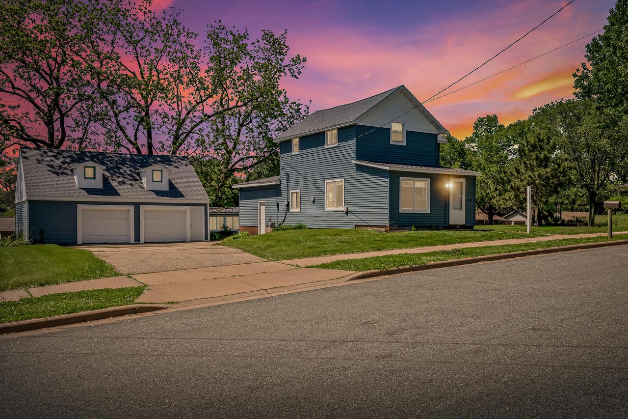 313 8th Ave, Onalaska, WI 54650