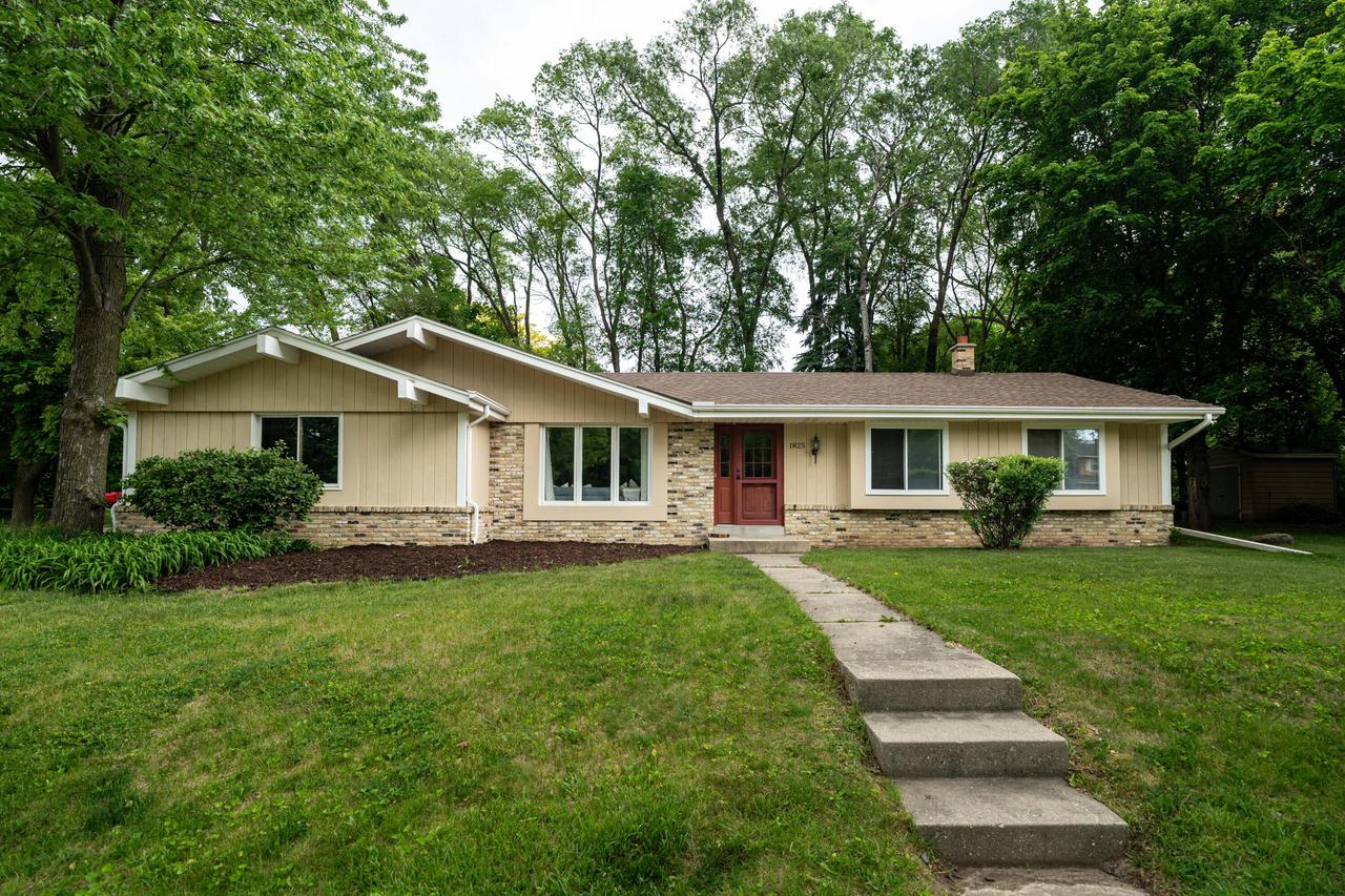 1825 Wolf Rd, Waukesha, WI 53186