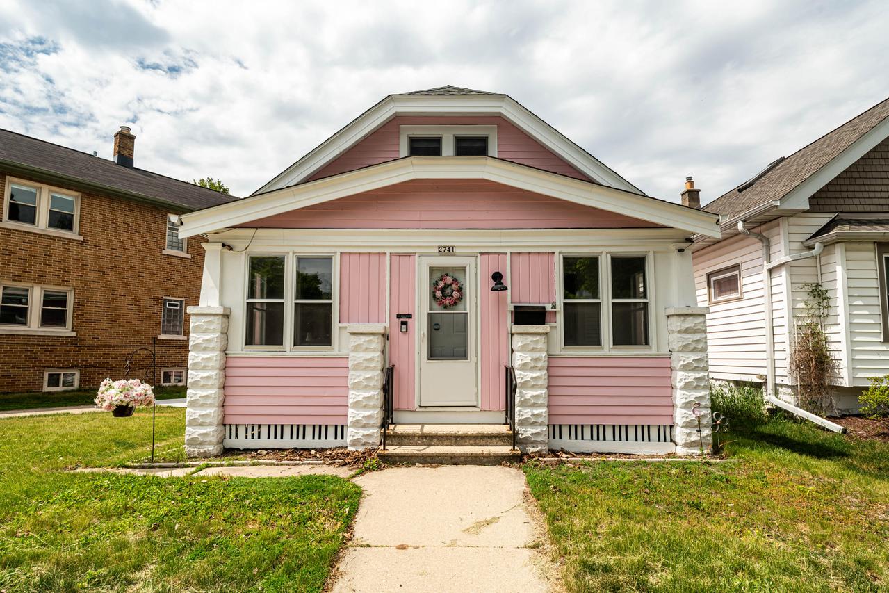 2741 S Delaware Ave, Milwaukee, WI 53207