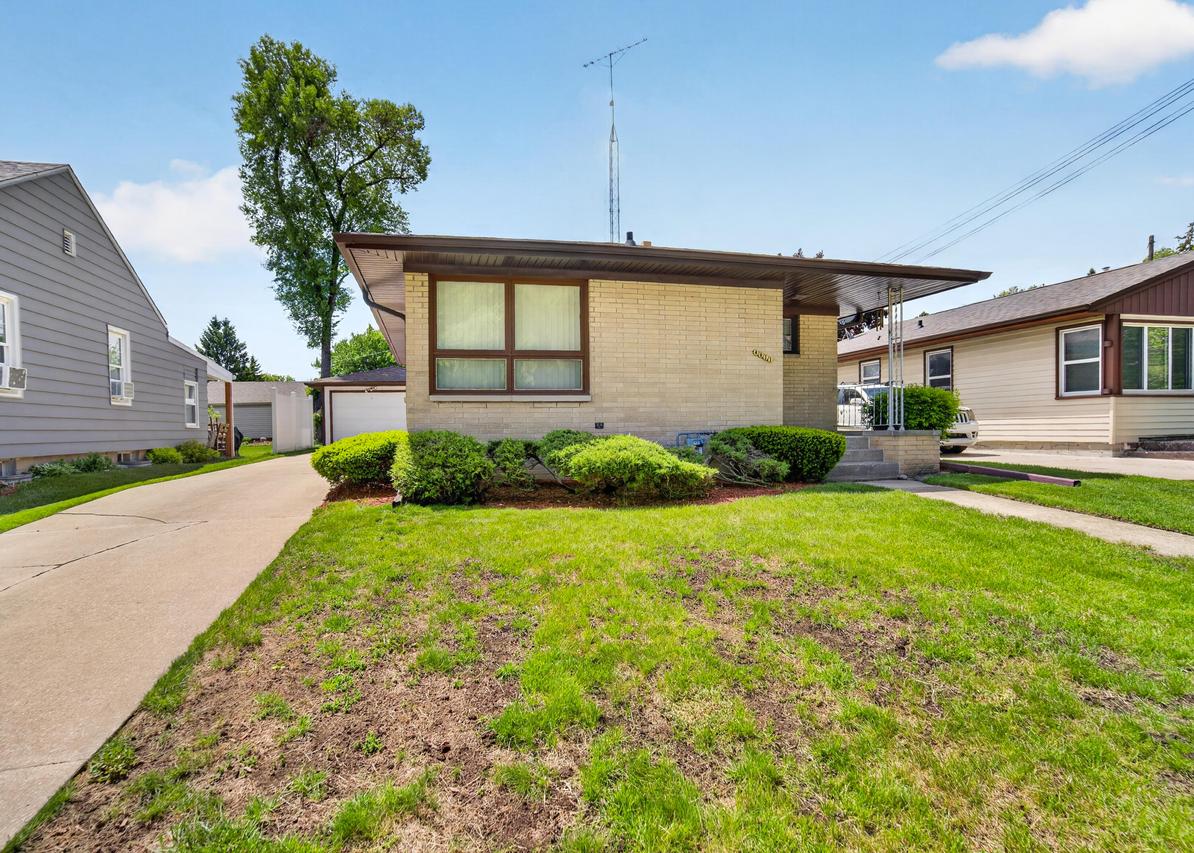 4011 19th St, Racine, WI 53405