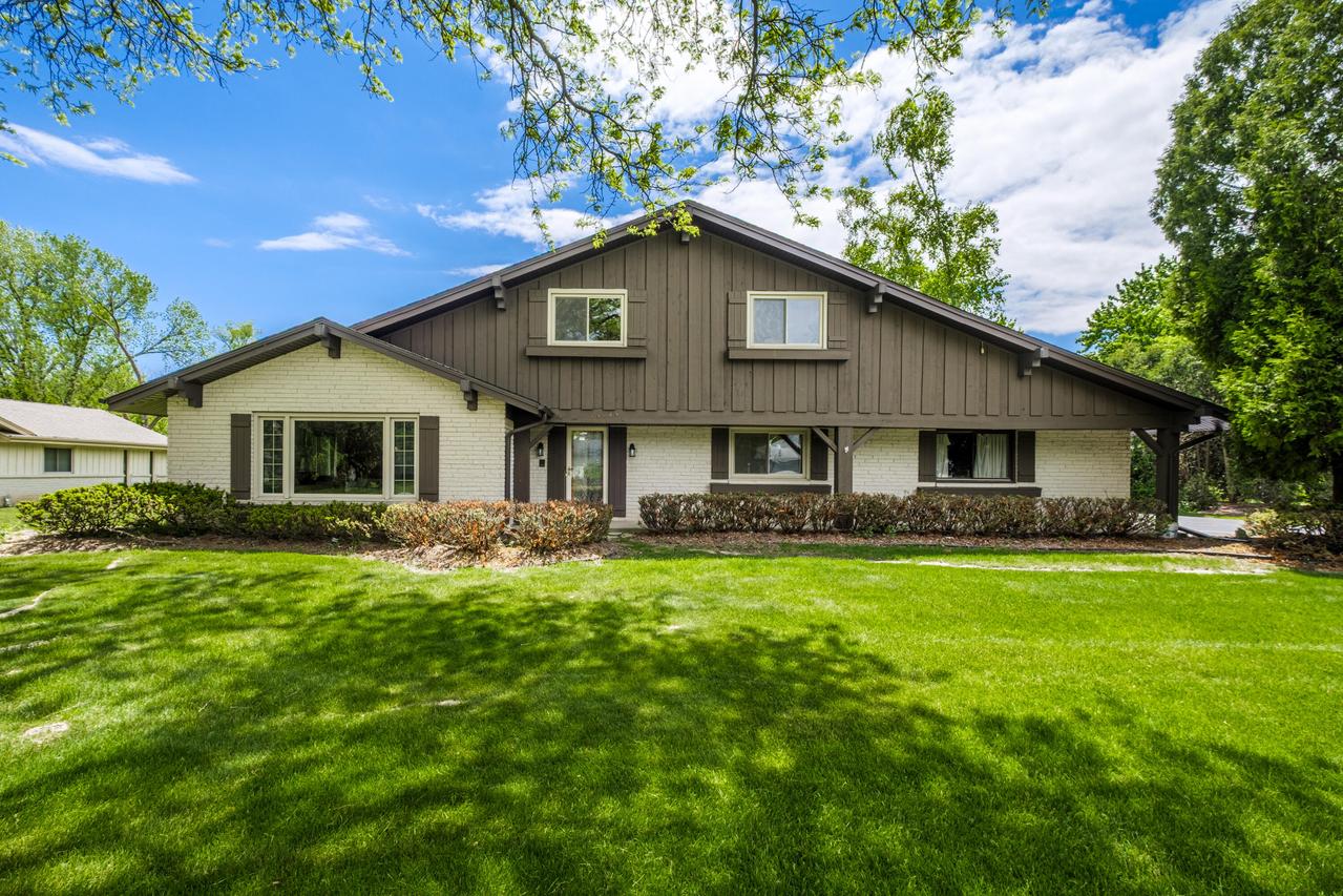 15035 Pomona Rd, Brookfield, WI 53005