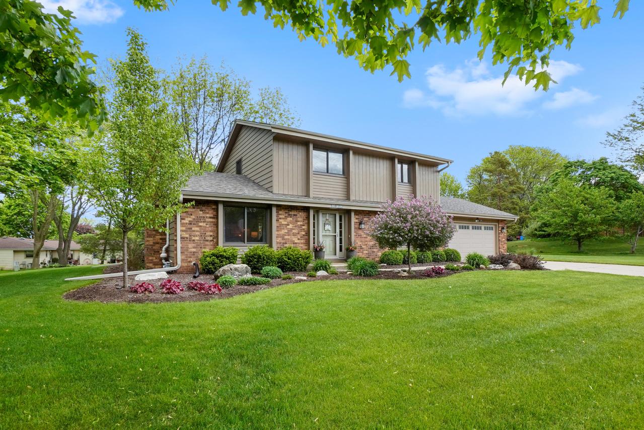 N99W16526 Rustic Ln, Germantown, WI 53022