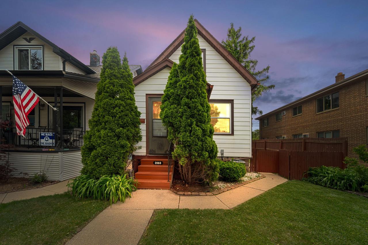 2068 S 68th St, West Allis, WI 53219