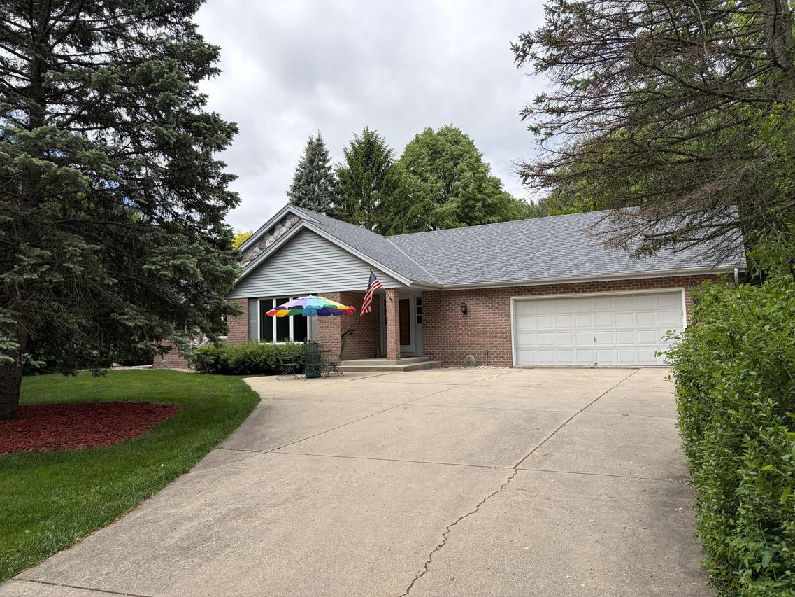 8232 Cooper Rd, Pleasant Prairie, WI 53142