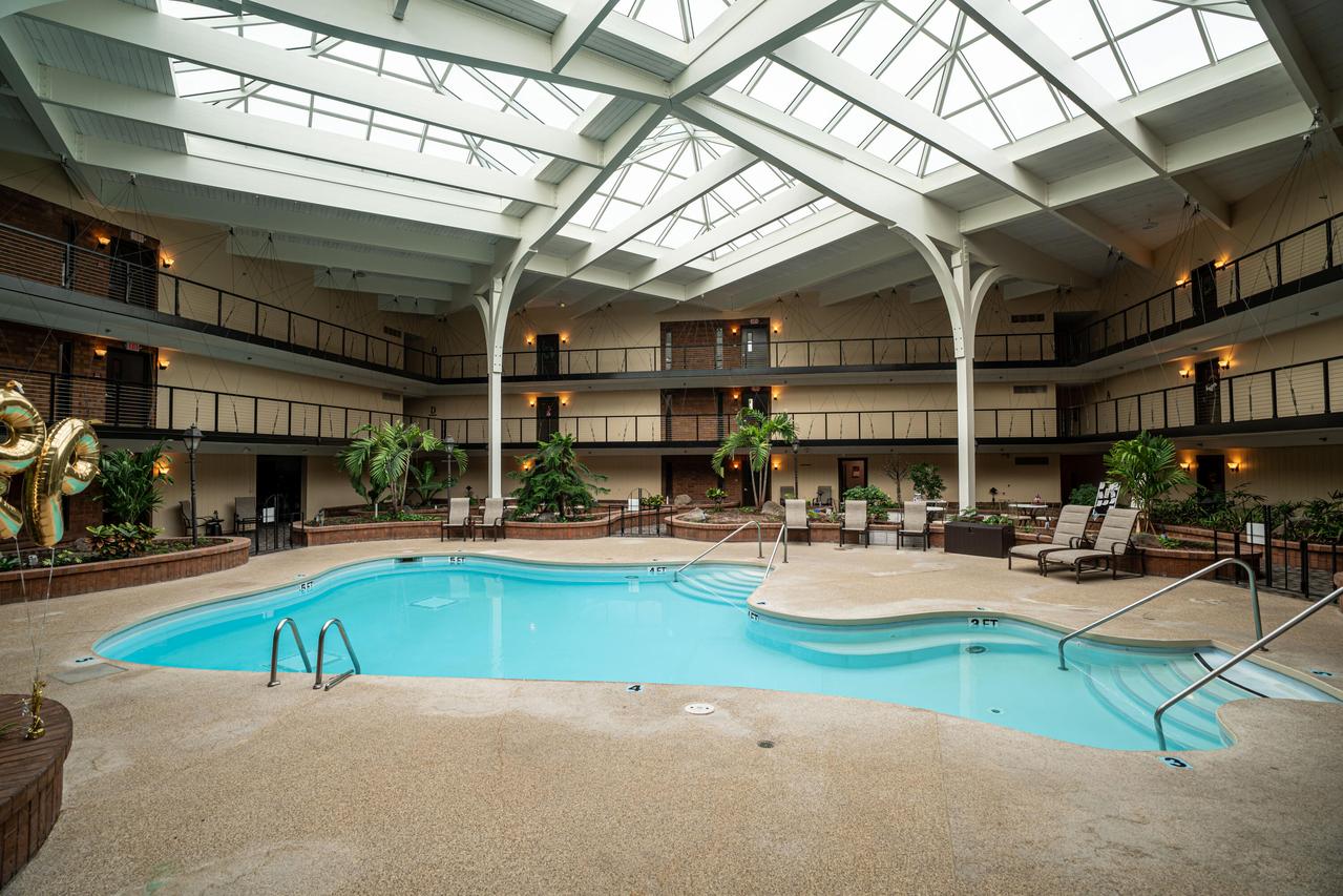 6100 W Stonehedge Dr #120, Greenfield, WI 53220