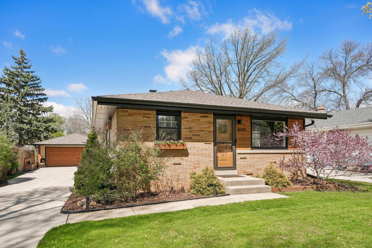 4049 S 58th St, Milwaukee, WI 53220