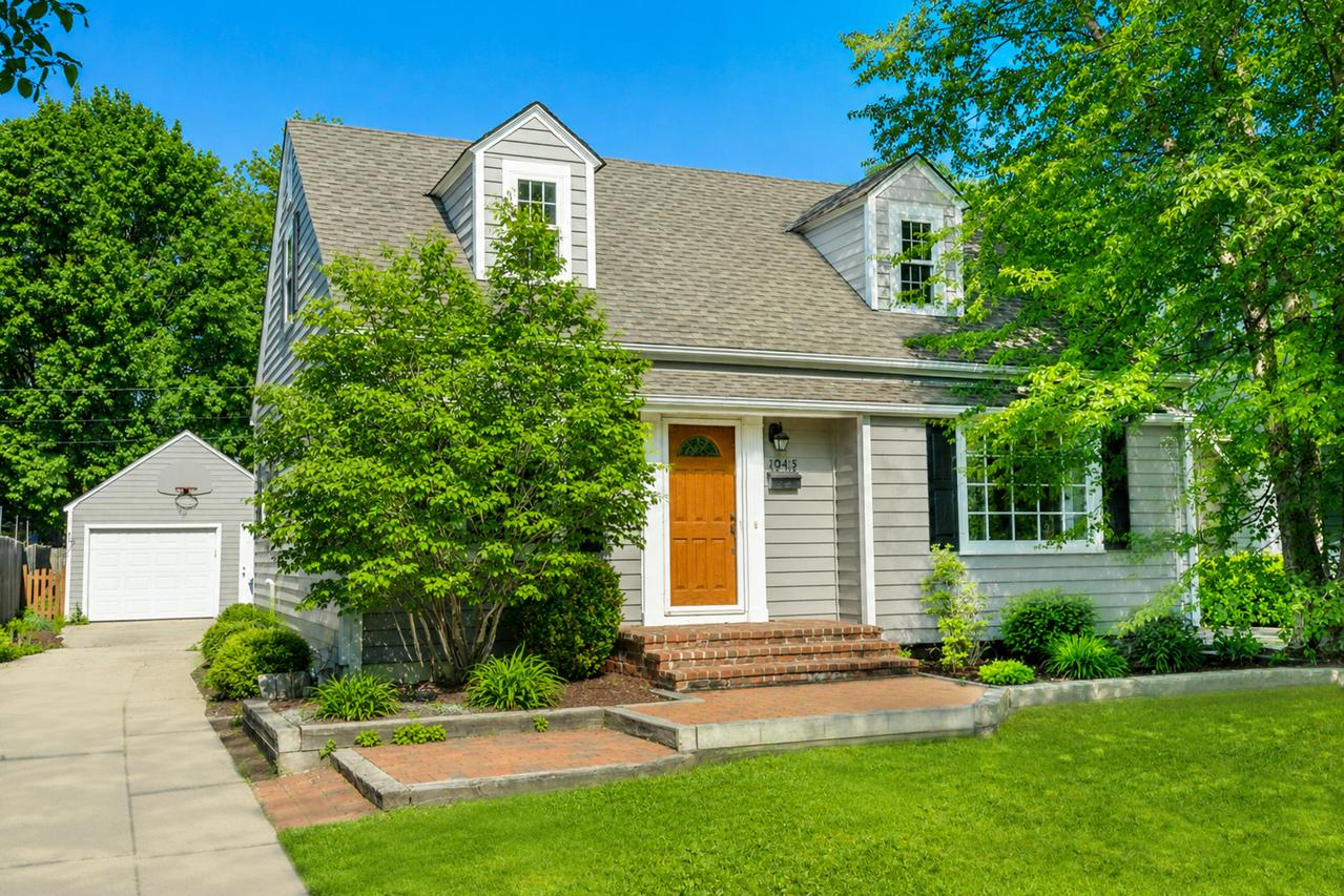 4943 N Diversey Blvd, Whitefish Bay, WI 53217