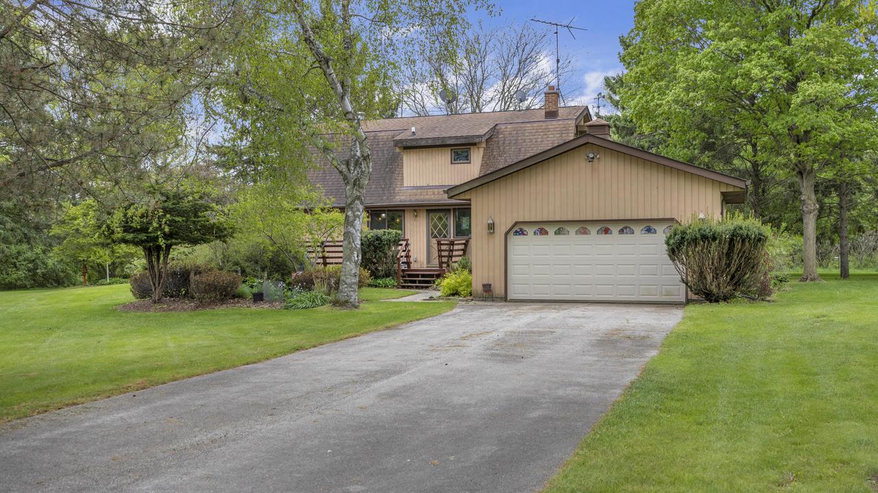 W438 Clement Cir, Osceola, WI 53010