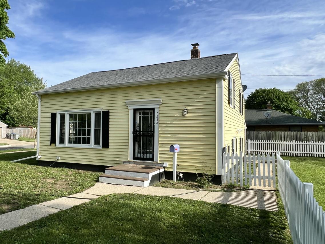7232 W Fairmount Ave, Milwaukee, WI 53218