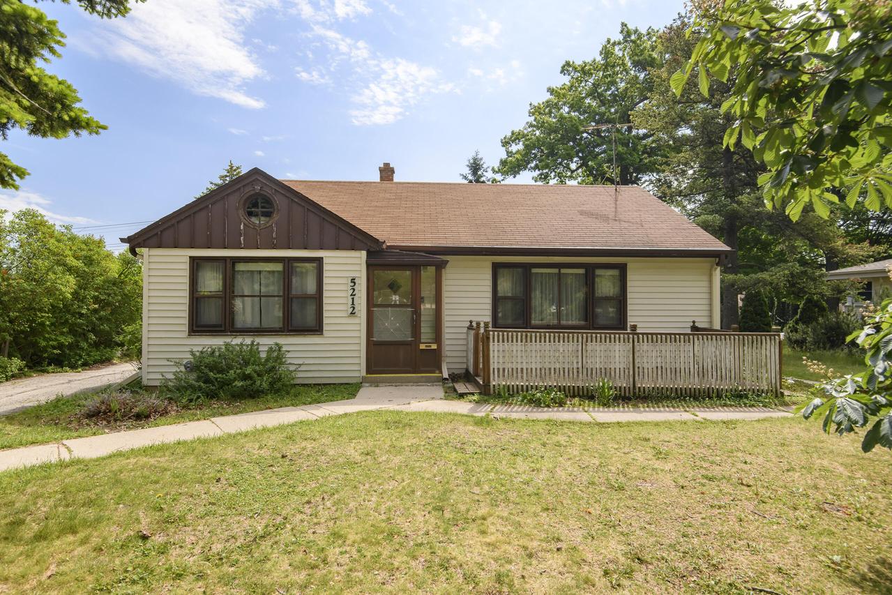 5212 S 20th St, Milwaukee, WI 53221