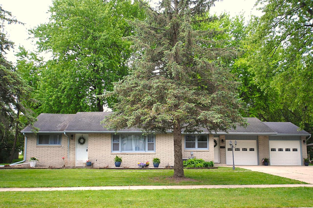 417 W Geneva St, Elkhorn, WI 53121